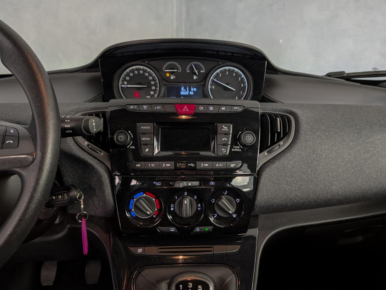 Lancia Ypsilon 1.0 Hybrid 70cv Silver