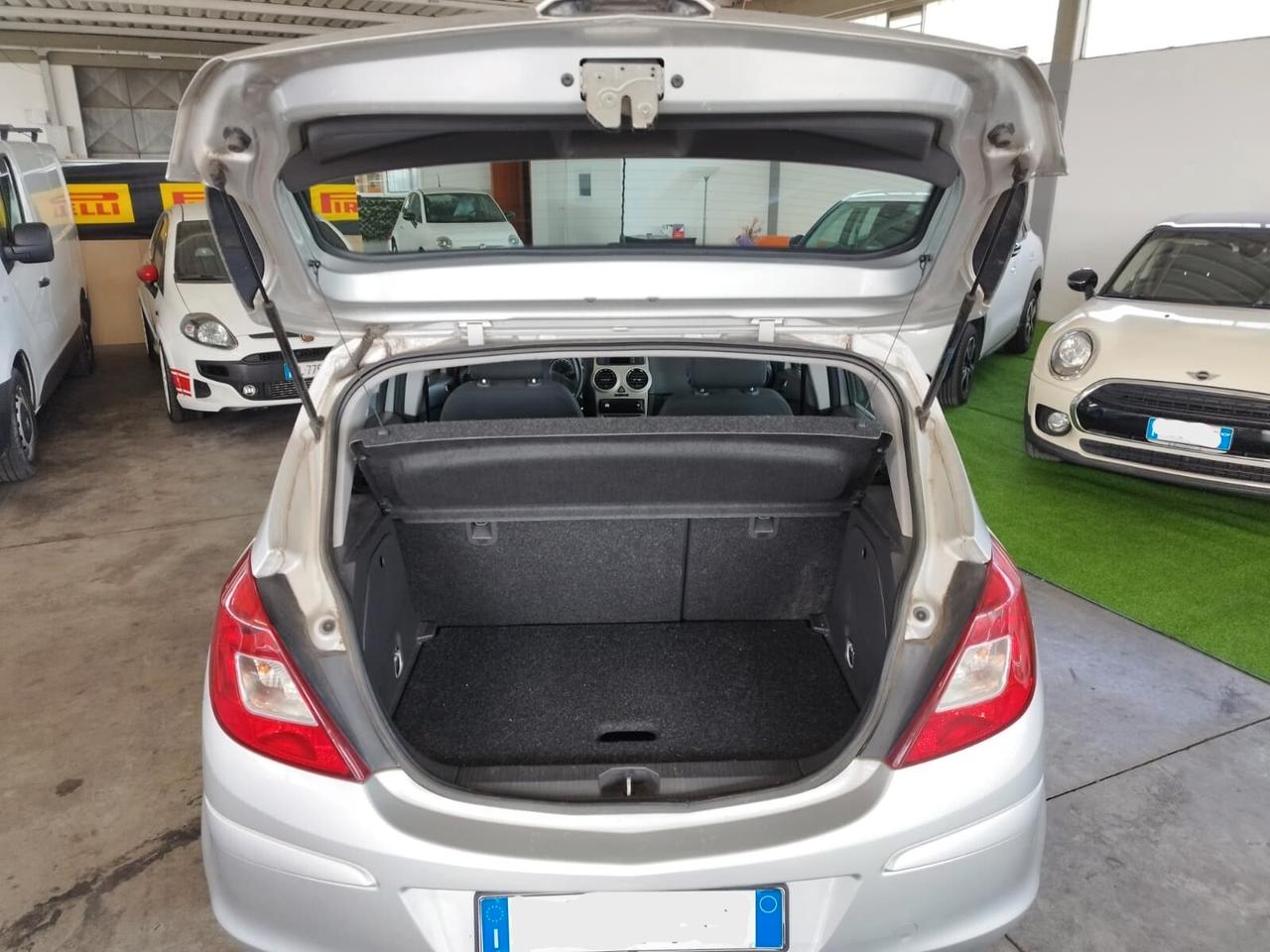 Opel Corsa 1.2 5 porte Cosmo