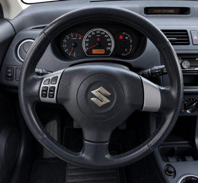 SUZUKI Swift 1.3 5p. Ok Neopatentati Bluetooth