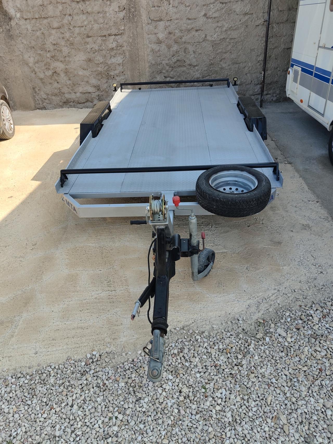 Rimorchio auto basculante con rampe