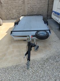 Rimorchio auto basculante con rampe