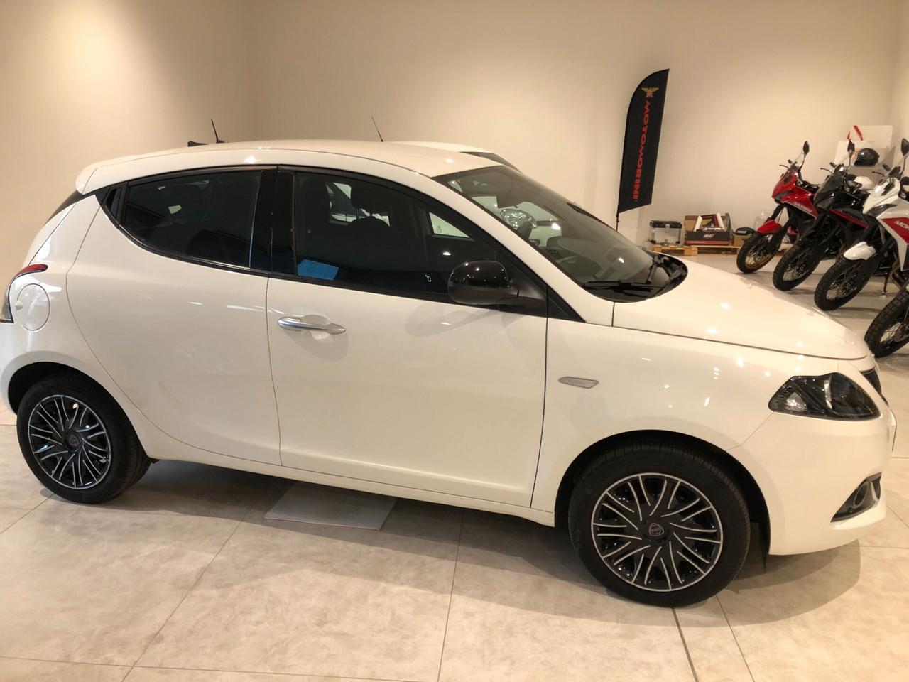 Lancia Ypsilon 1.0 FireFly 5 porte S&S Hybryd Gold