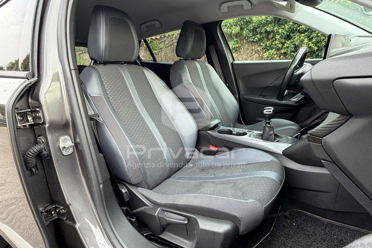 PEUGEOT 2008 PureTech 100 S&S Allure Navi Pack