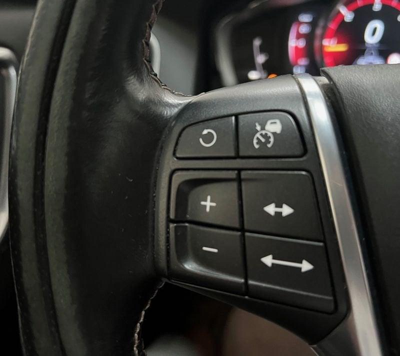 Volvo XC60 D4 190cv Geartronic R-Design Kinetic