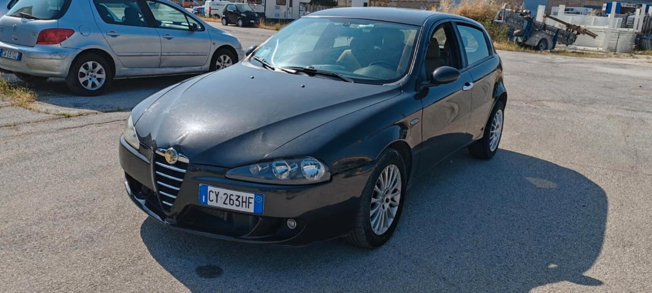 Alfa Romeo 147 1.9 JTD (120) 5 porte Distinctive