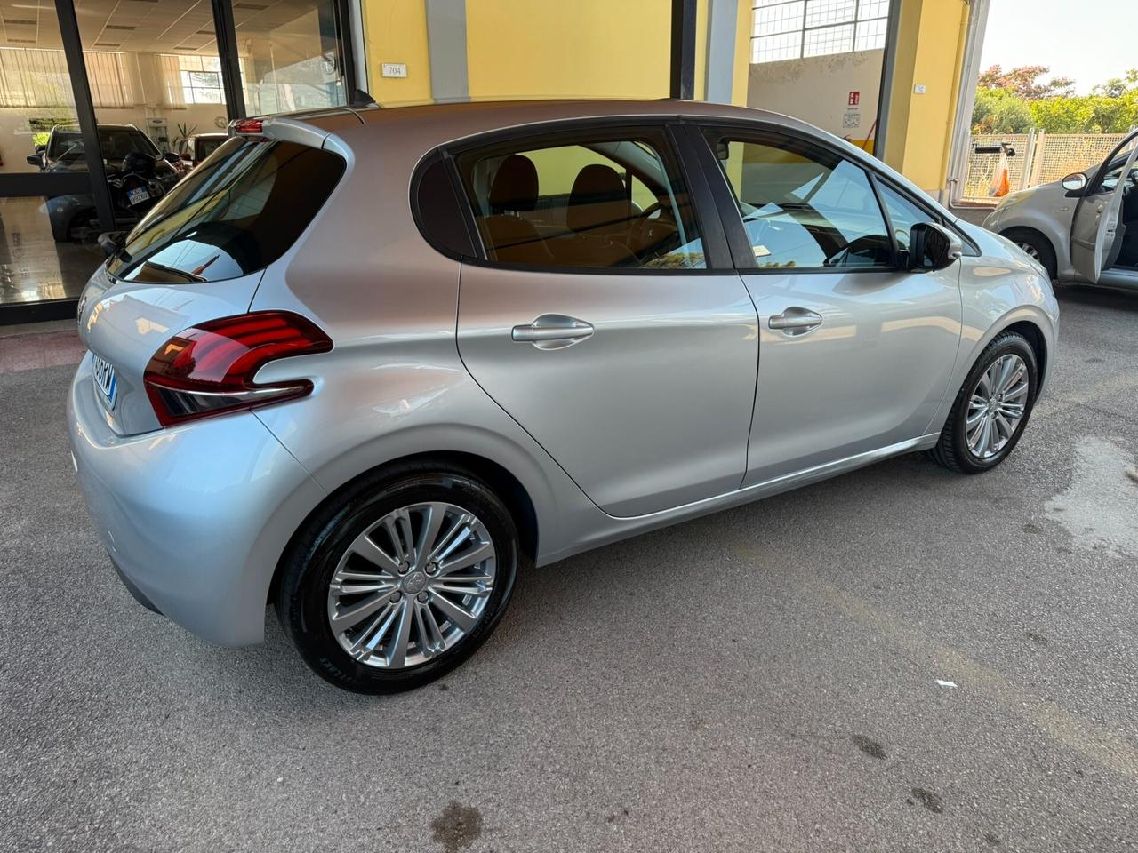 Peugeot 208 PureTech 82 5 porte Allure