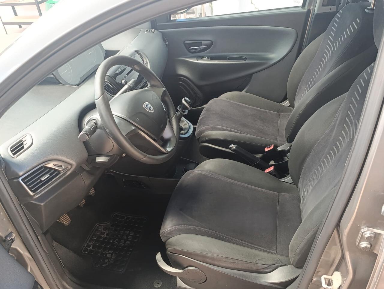 Lancia Ypsilon 1.2 69 CV 5 porte S&S Silver