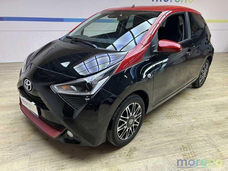 Toyota Aygo 1.0 x-clusiv red pack 72 CV