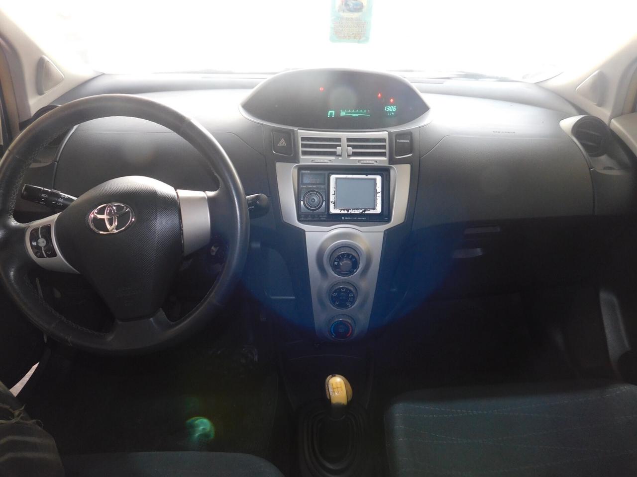 Toyota Yaris 1.0 5 porte Sol