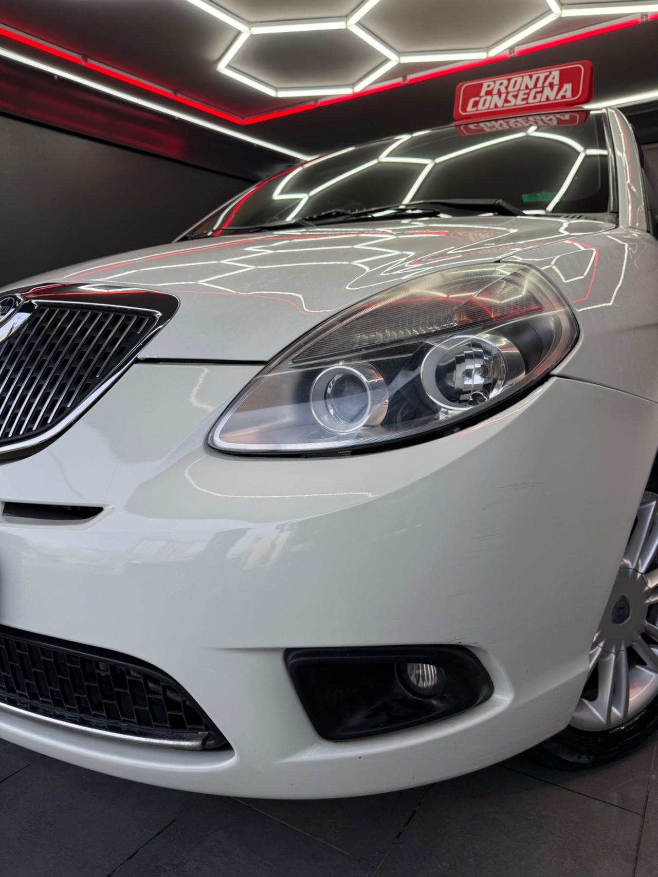 Lancia Ypsilon 1.3 Multijet 75 CV Unyca 2012