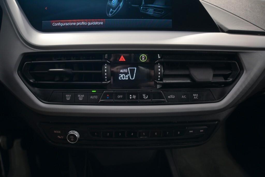 BMW 116D 115CV 6M. BUSINESS ADVANTAGE ( FARI LED - BMW DIGITAL COCKPIT - CRUISE - NAVI - MIRROR - PDC )
