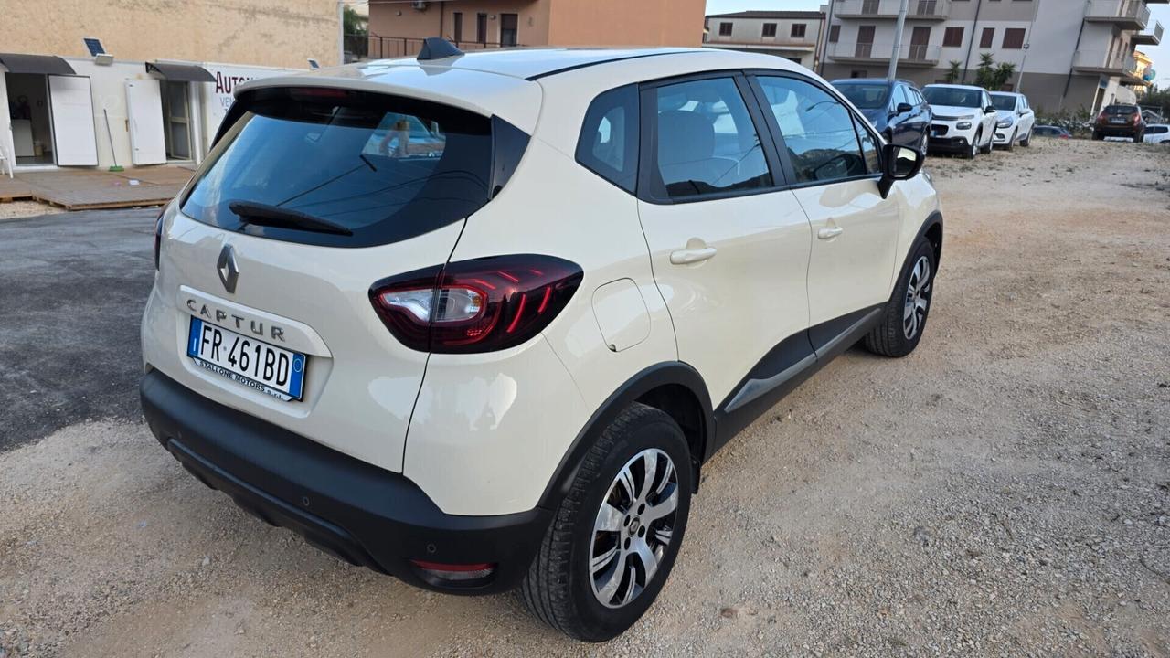 RENAULT CAPTUR dCi 8V 90 CV Life 2018 E6 € 9.500,00