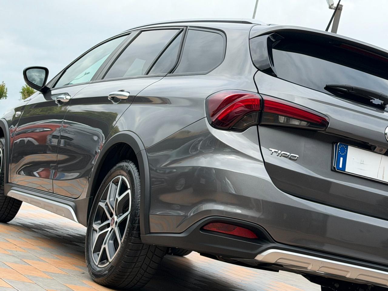 Fiat Tipo SW 1.6 M.JET 130 cv. CROSS (Autocarro 5 posti N1)
