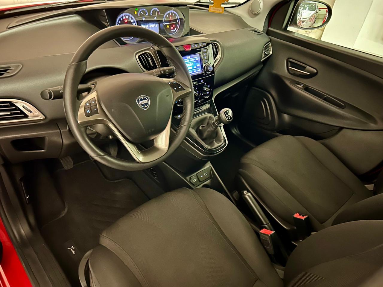 Lancia Ypsilon 1.2 69 CV 5 porte S&S Platinum