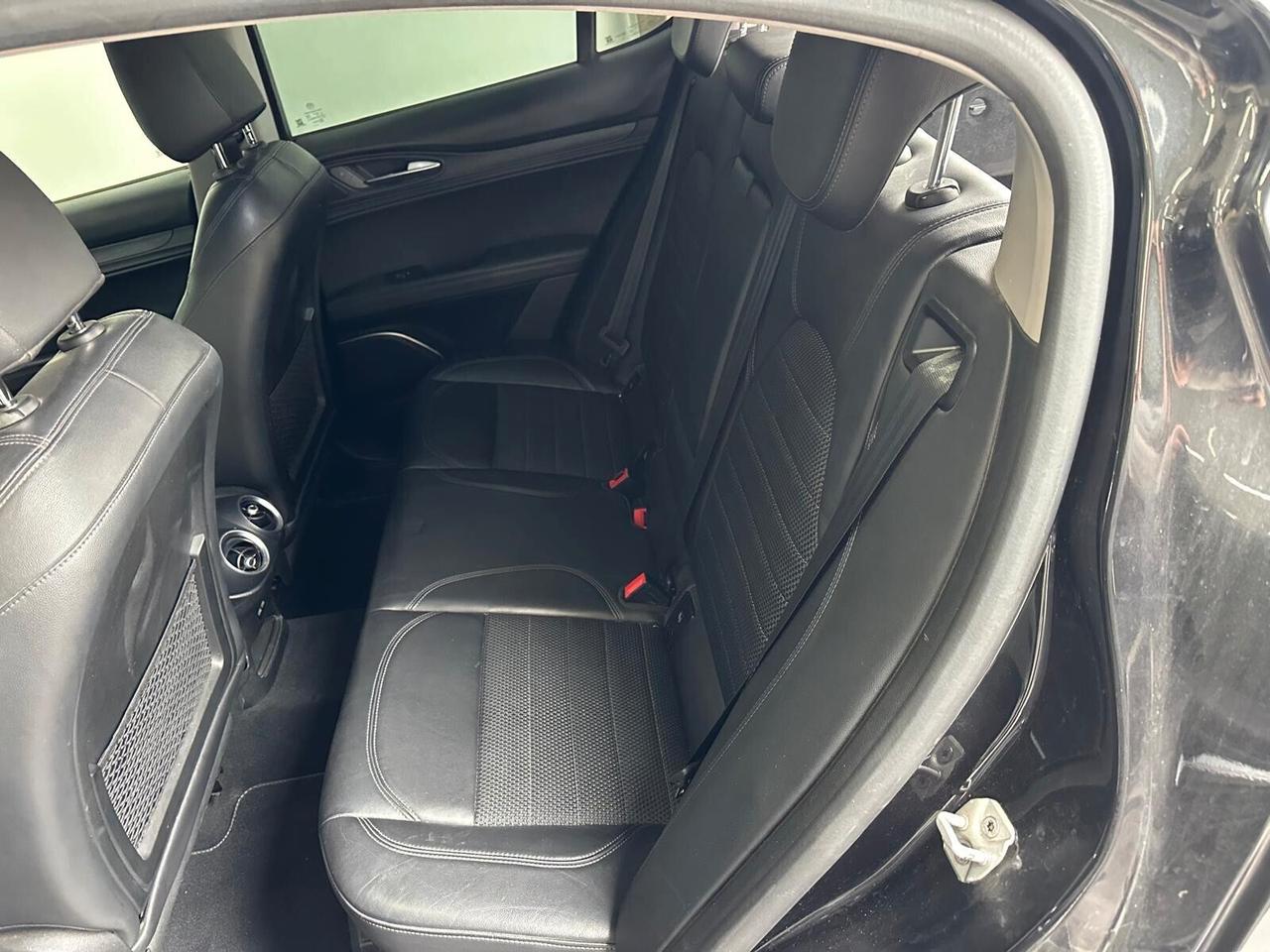 Alfa Romeo Stelvio 2.2 Turbodiesel 180 CV AT8 RWD Super