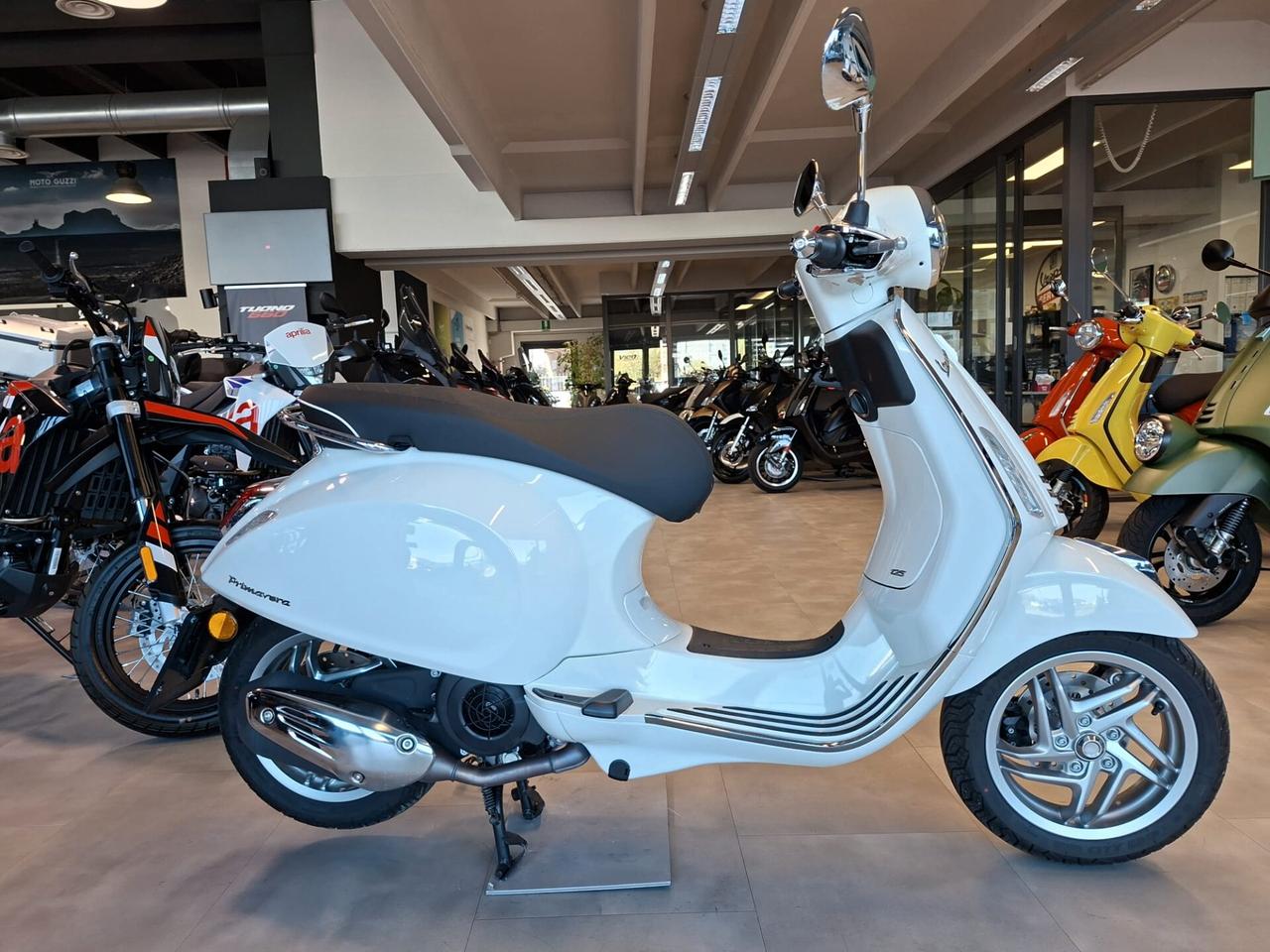 Piaggio Primavera 125 Vespa €5 plus 2026