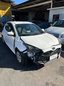 Toyota Yaris 1.5 Hybrid SINISTRATA