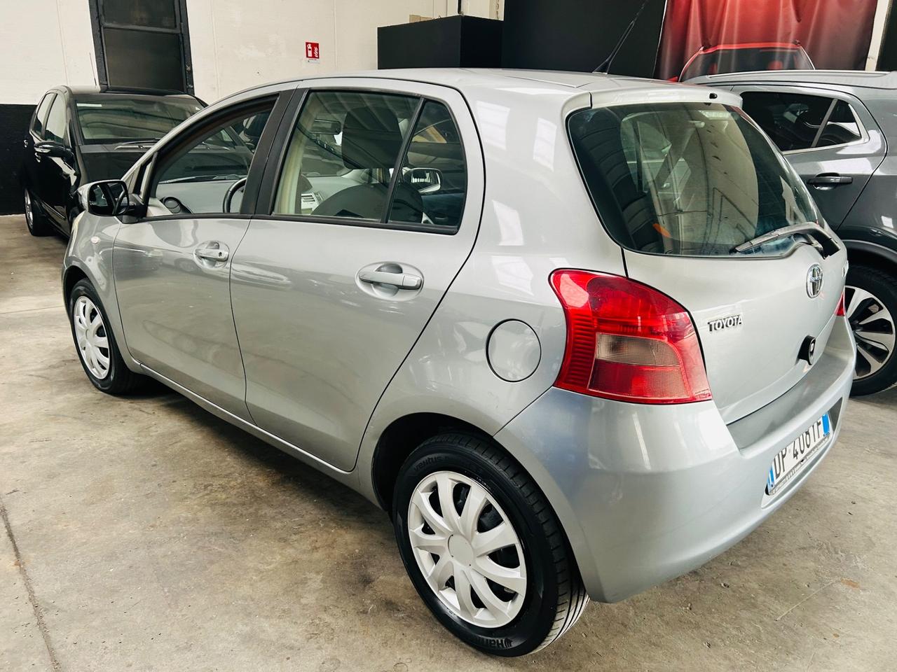 Toyota Yaris 1300 cc 85cv neopatentati