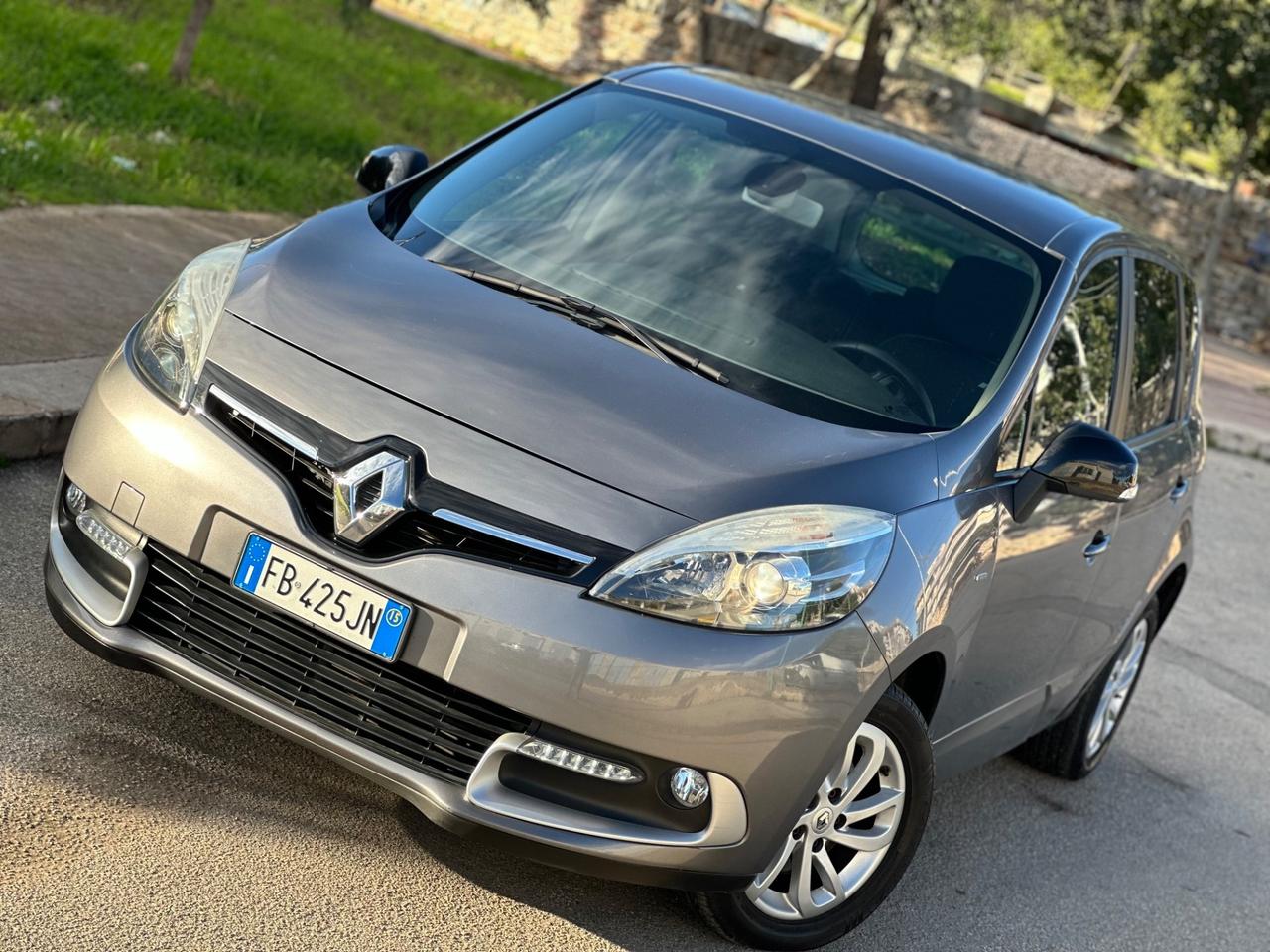 Renault SCENIC 1.5 dCi 110CV 2015 - TOM TOM