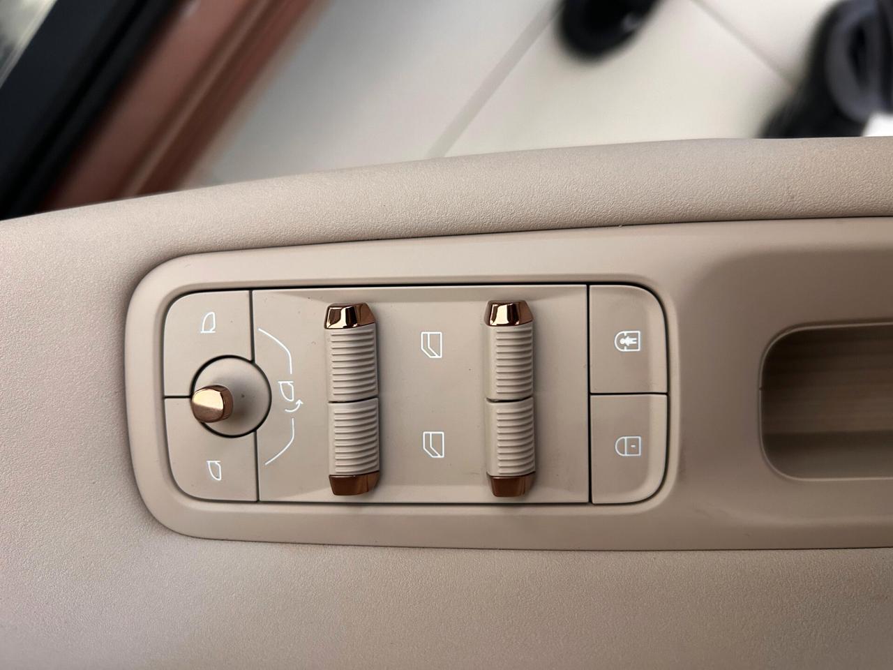 Lynk&co 08 PHEV More