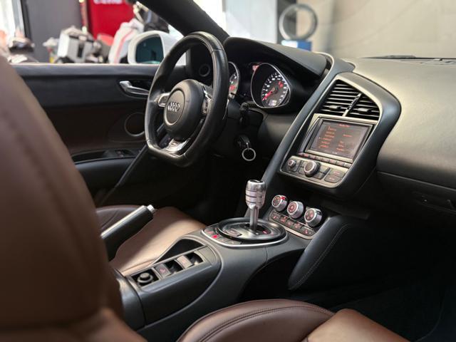 AUDI R8 Spyder 4.2 V8 FSI quattro R tronic