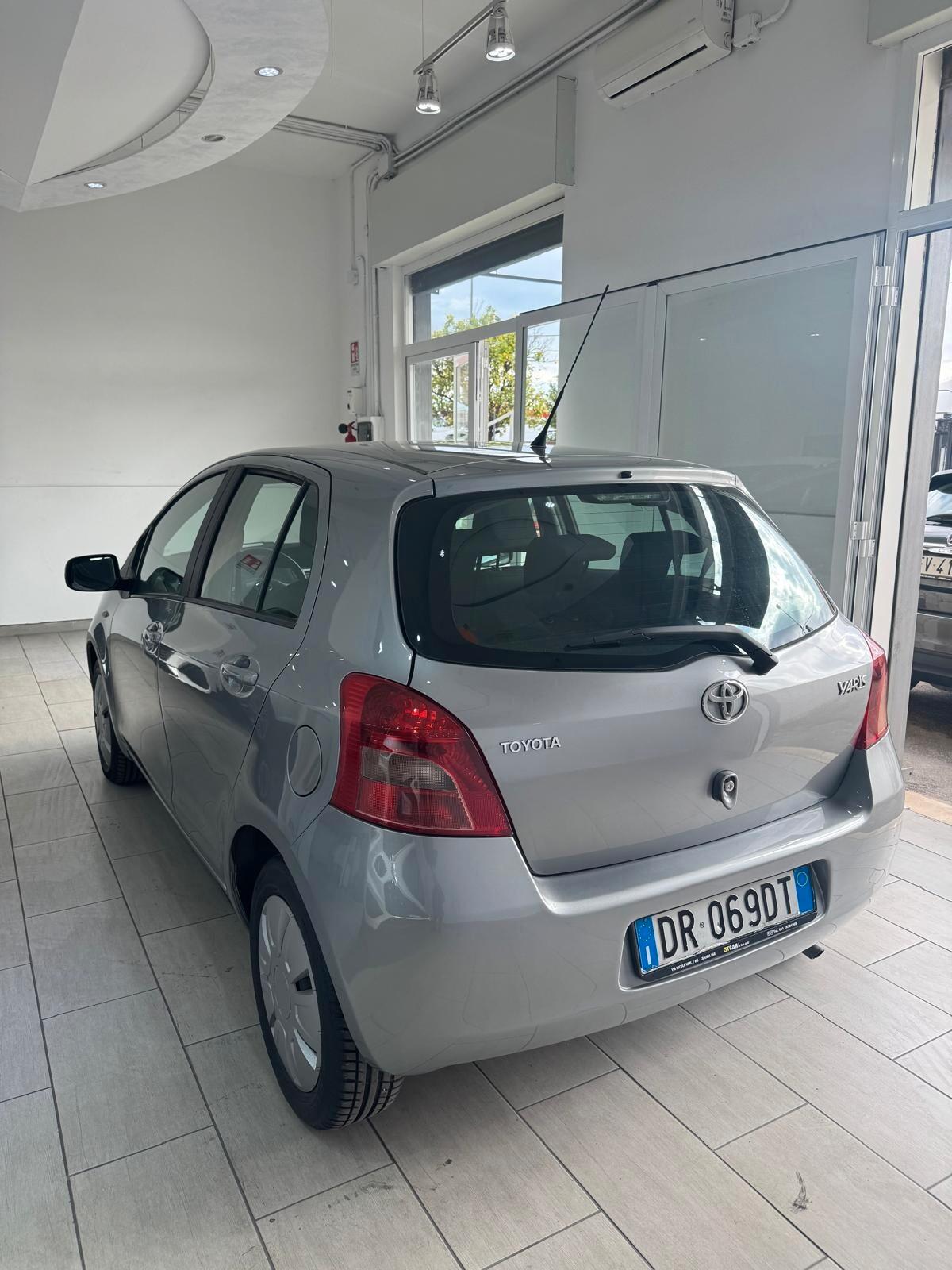 Toyota Yaris 1.0 5 porte
