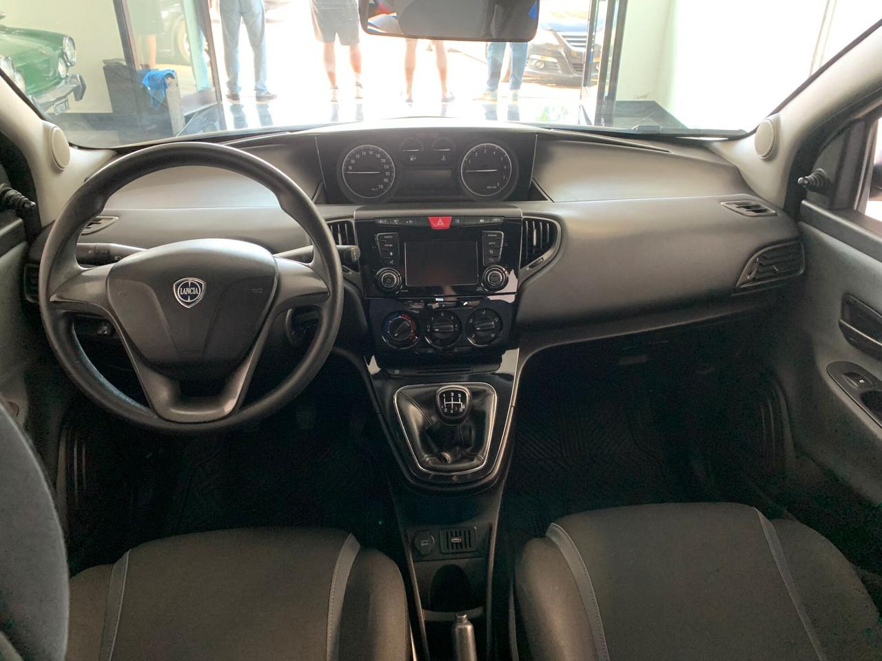Lancia Ypsilon 1.2 69 CV 5 porte Silver