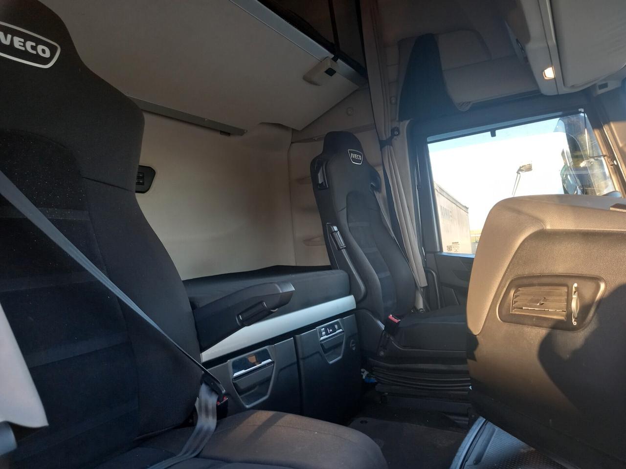 IVECO AS440ST / S-WAY 570 (C10)