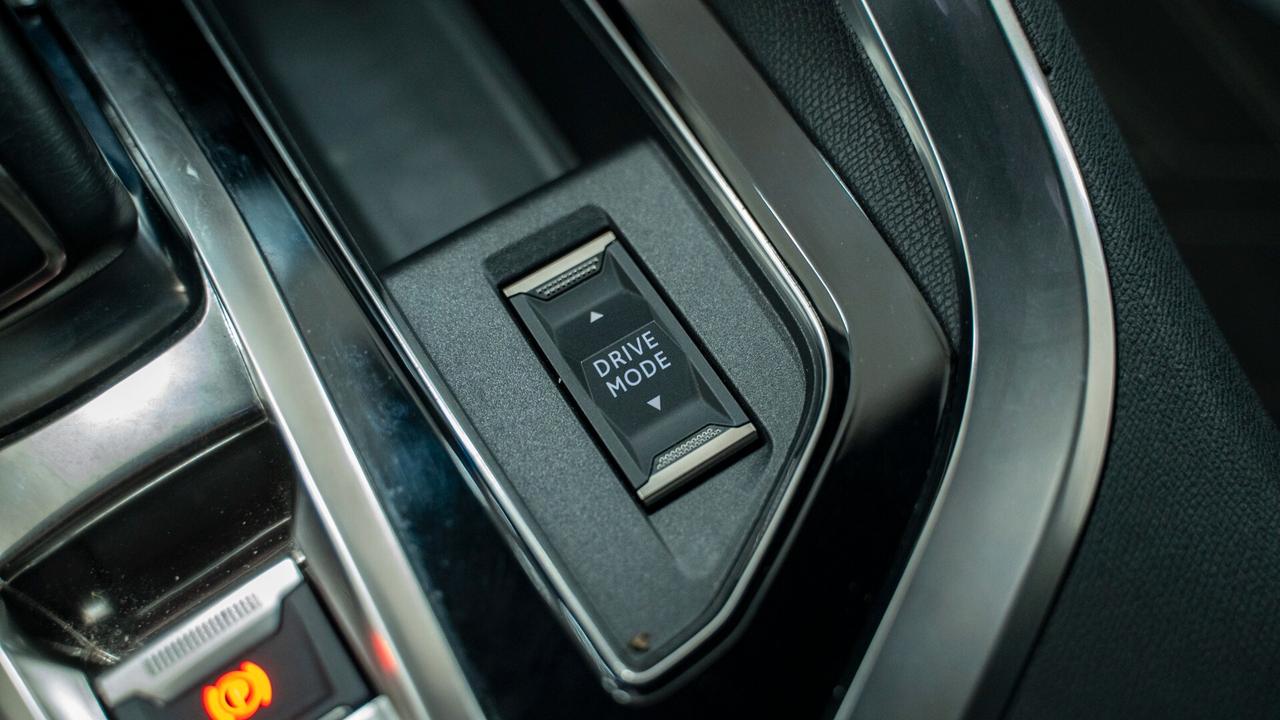 Peugeot 3008 1.5 BLUEHDI GT PACK SES 131 CV EAT8 AUTO FOCAL VIR