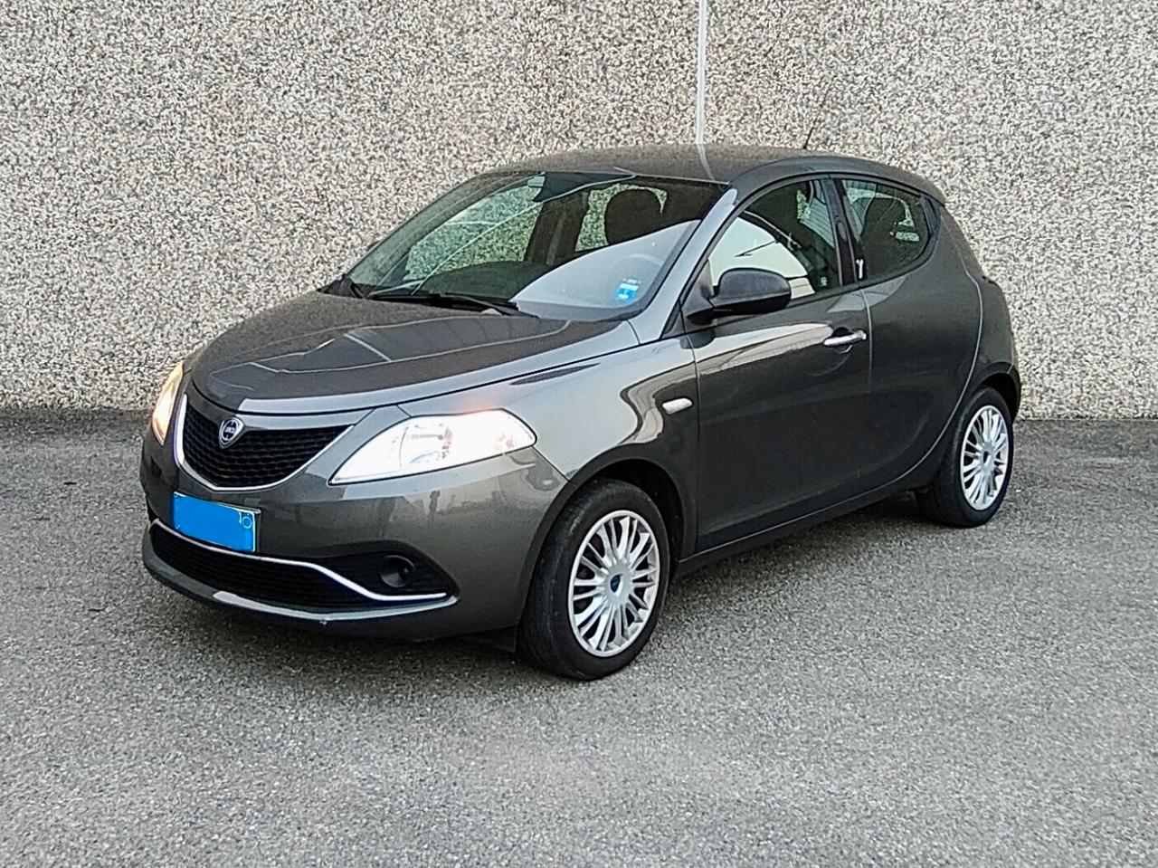 Lancia Ypsilon 1.2 69 CV 5 porte Gold