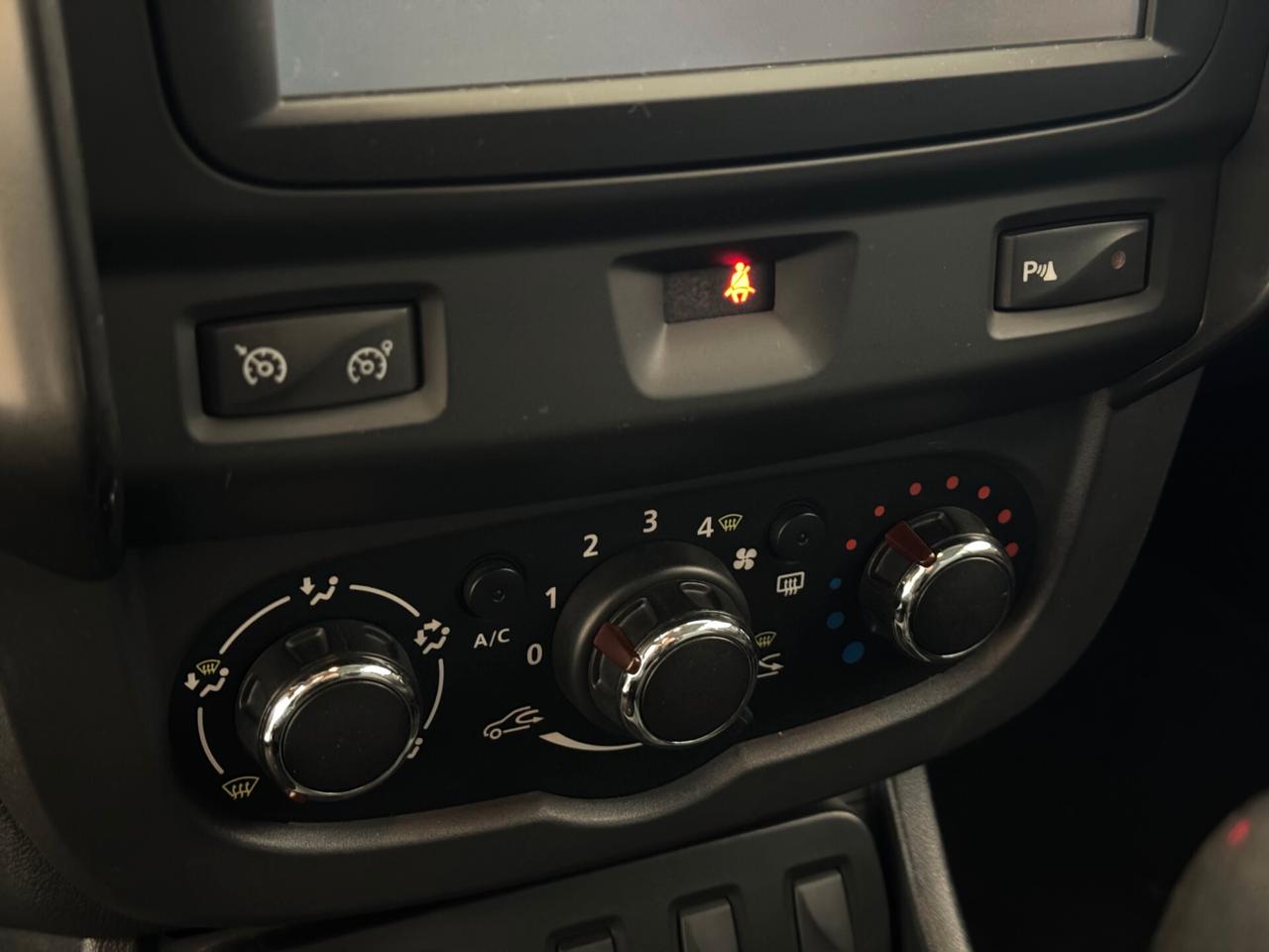 DACIA DUSTER 1.5cc 110CV 4x2 GANCIO TRAINO