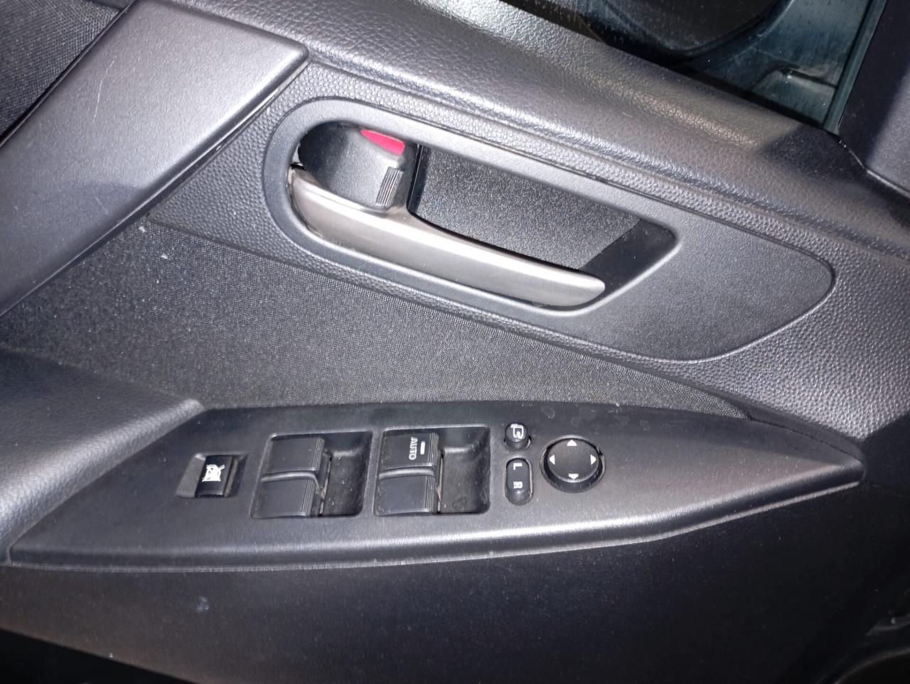 Mazda 3 del 2011 -1600 benzina anche neopatentati -
