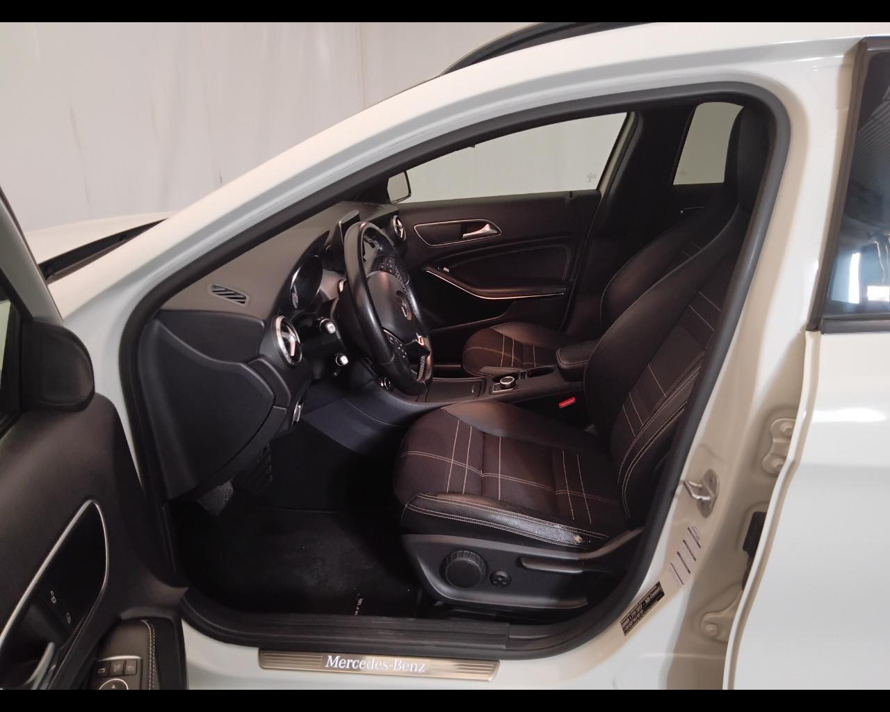 Mercedes-Benz GLA-X156 2014 - GLA 220 d (cdi) Sport 4matic 170cv auto
