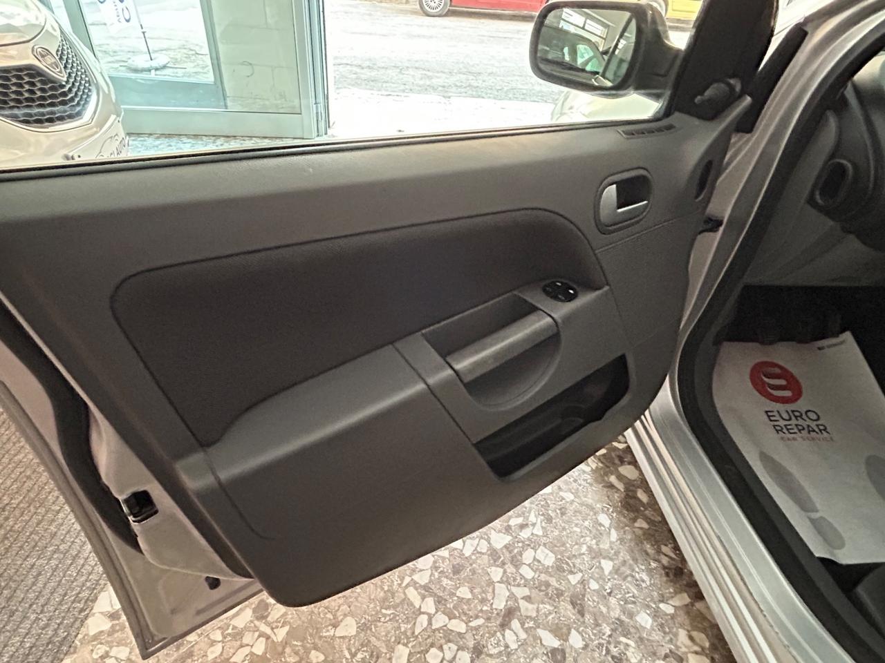 Ford Fiesta 1.4 Benz Servosterzo A/C