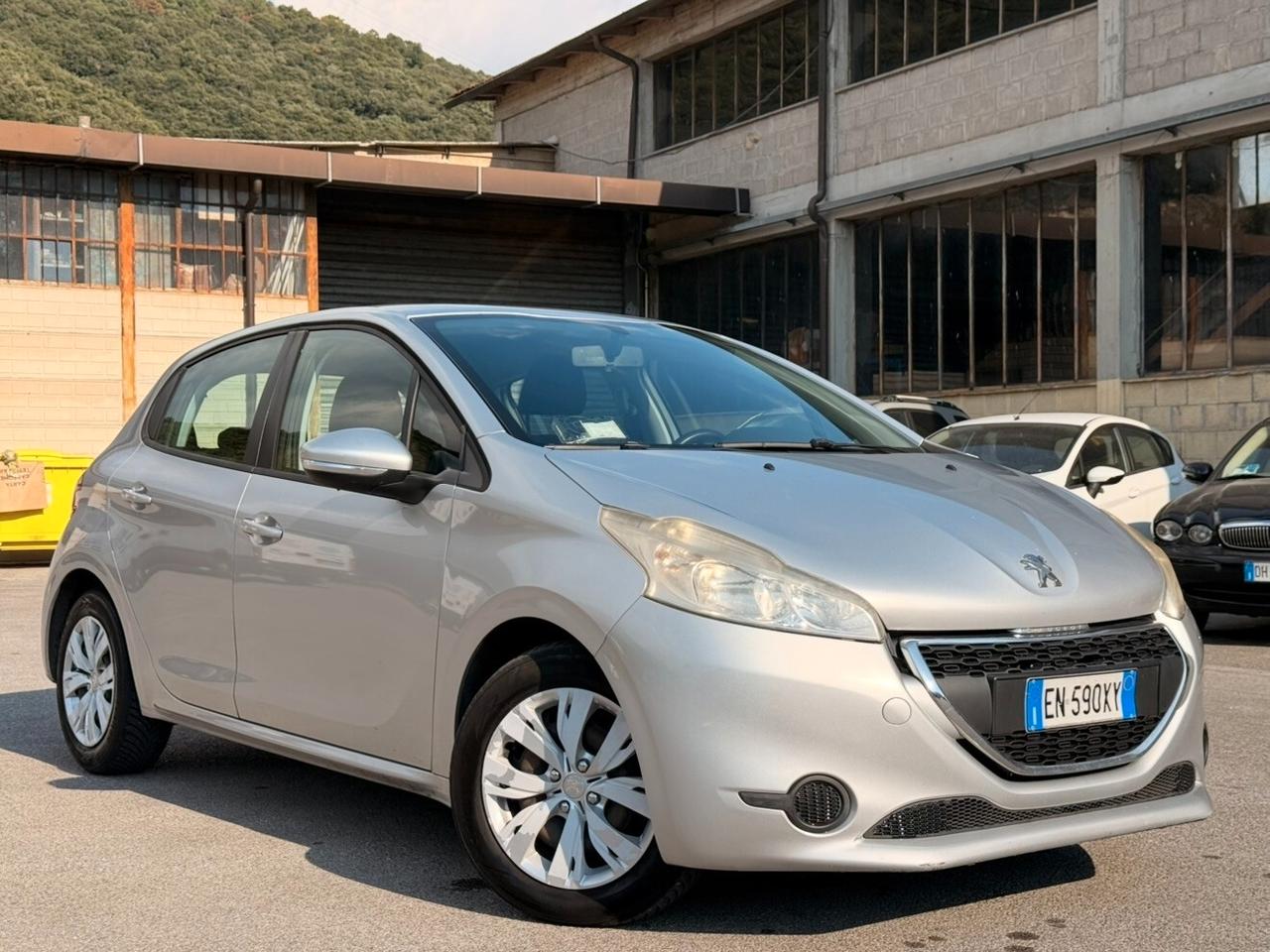Peugeot 208 1.4 HDi 68 CV 5 porte Allure