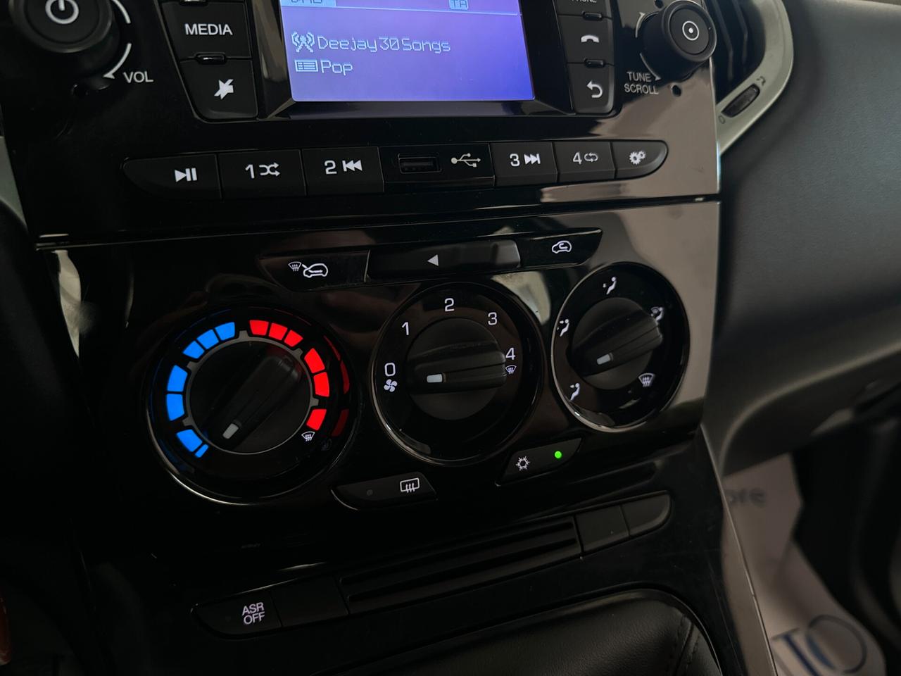 LANCIA YPSILON 1.0 FIREFLY 70CV HYBRID ORO 2024