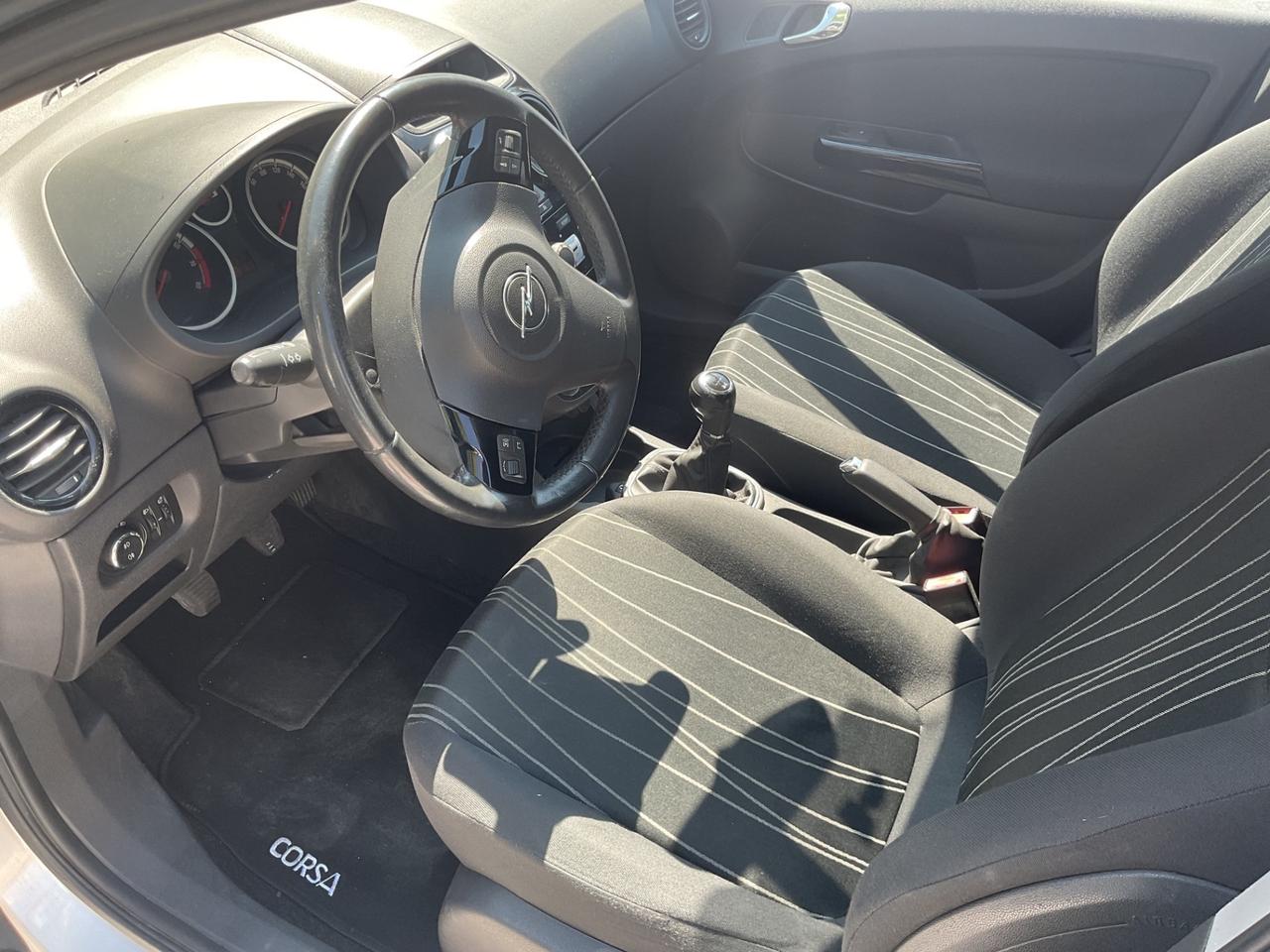 Opel Corsa 1.2 5 porte Cosmo