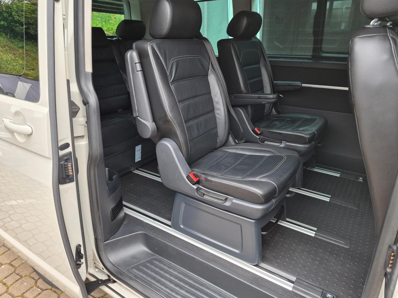 Volkswagen T6.1 Multivan 2.0 TDI COMFORTLINE DSG 150CV 5 PORTE PASSO CORTO PELLE NAVI CARPLAY