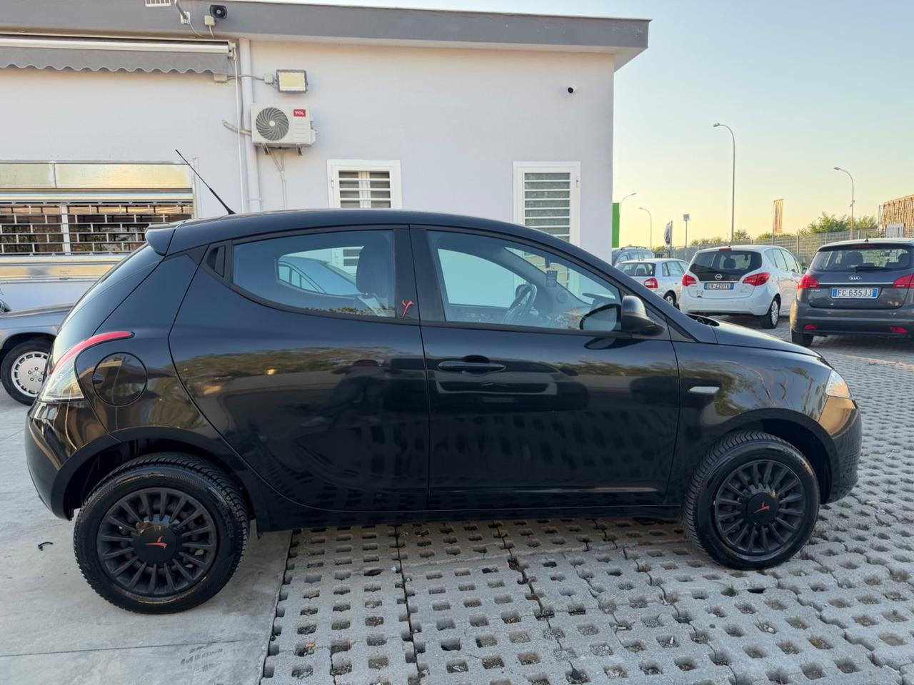 Lancia Ypsilon 0.9 TwinAir 85 CV 5 porte Metano Ecochic Gold