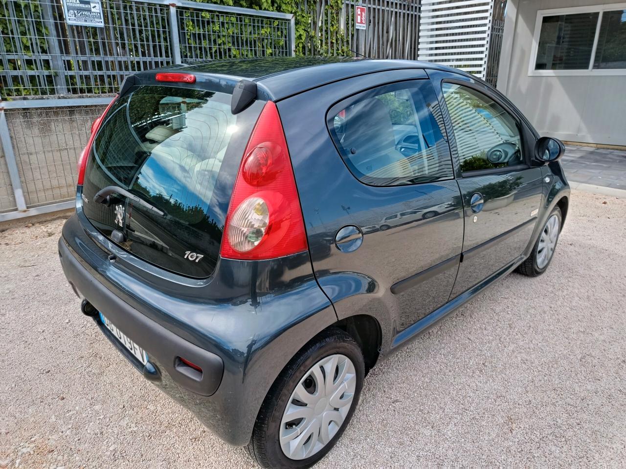 Peugeot 107 1.4 HDi 5p. Sweet Years