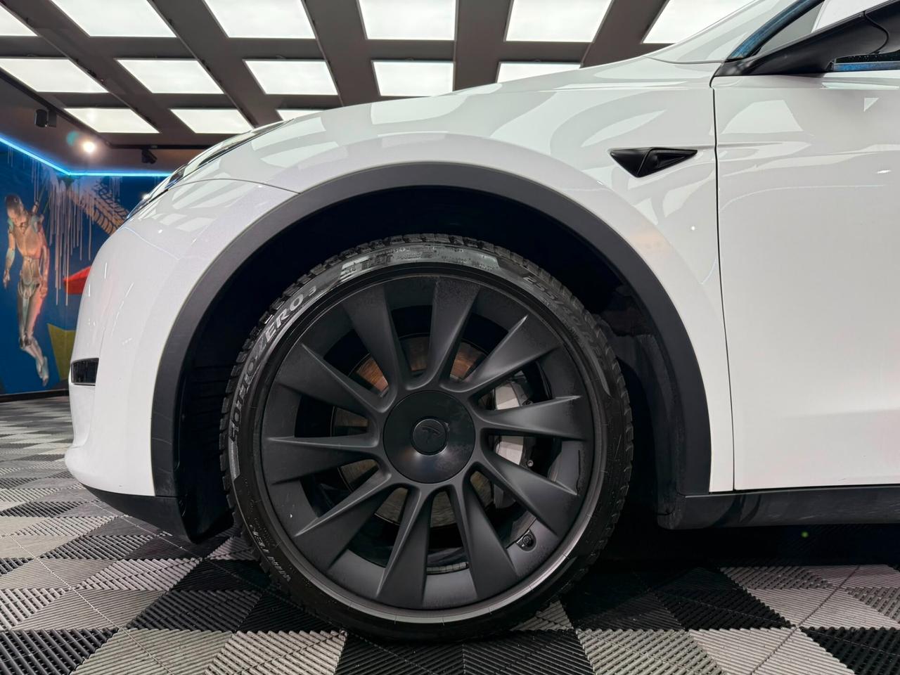 Tesla Model Y Long Range AWD (349)