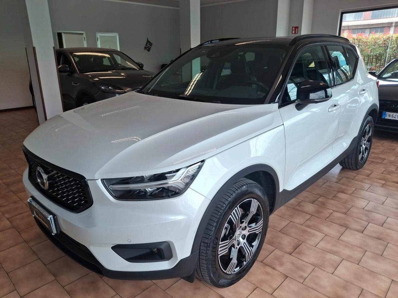 Volvo XC40 2.0 d3 R-design awd*TAGLIANDI CERTIFICATI