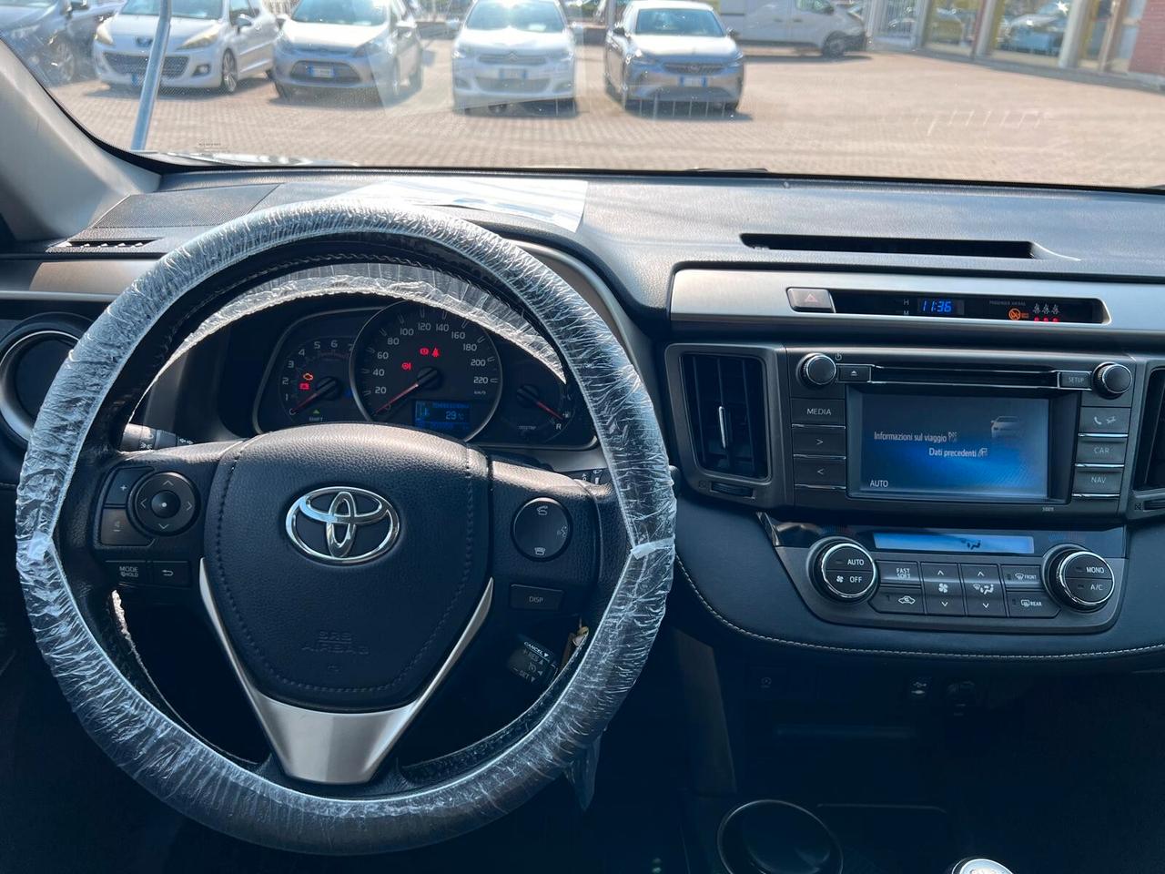 Toyota RAV 4 RAV4 2.0 D-4D 2WD Style White Ed.