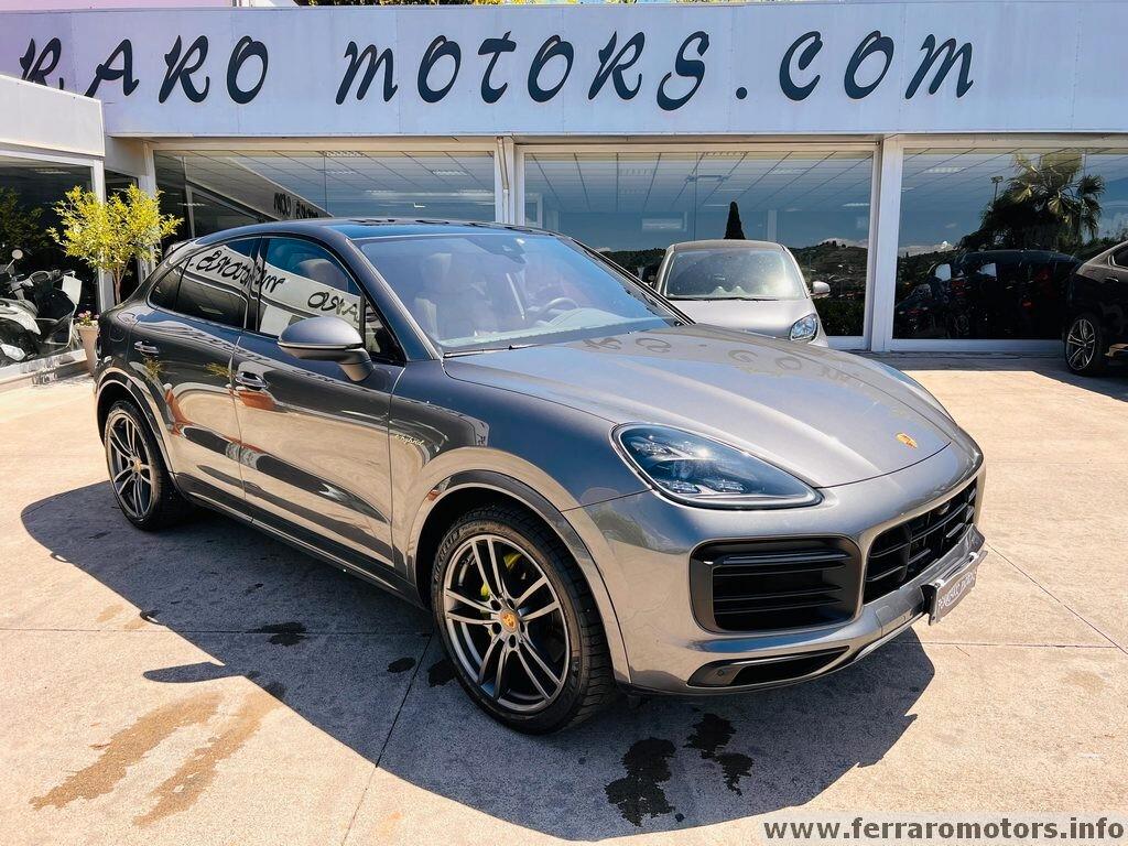 Porsche Cayenne Coupé 3.0 V6 E-Hybrida soli 779 euro al mese