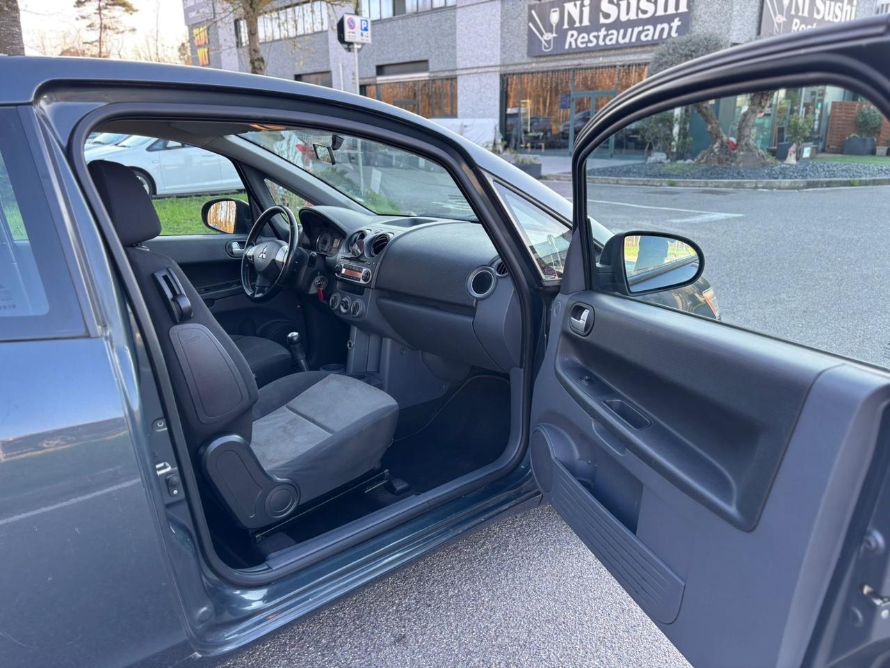 Mitsubishi Colt 1.1 12V 3p. Invite