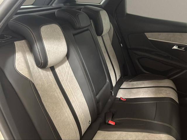PEUGEOT 3008 Hybrid4 300 e-EAT8 GT Pack