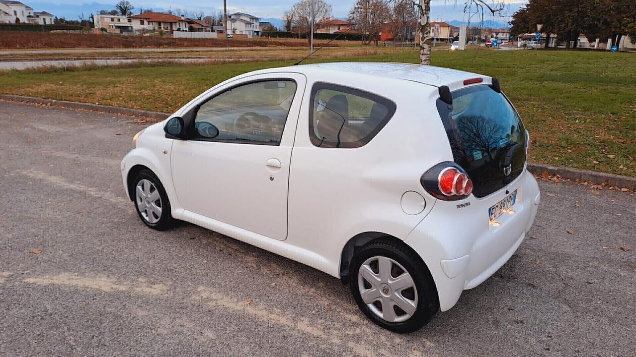 Toyota Aygo 1.4 diesel SOLO 120.000 KM UNICOPROPRIETARIO