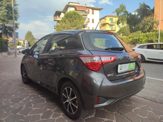 TOYOTA Yaris active