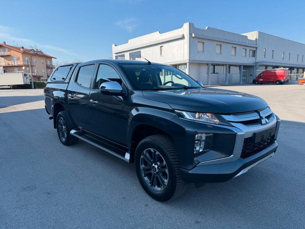Mitsubishi L200 2.3 D Double Cab 4x4 Super Select P2 Intouch Intense