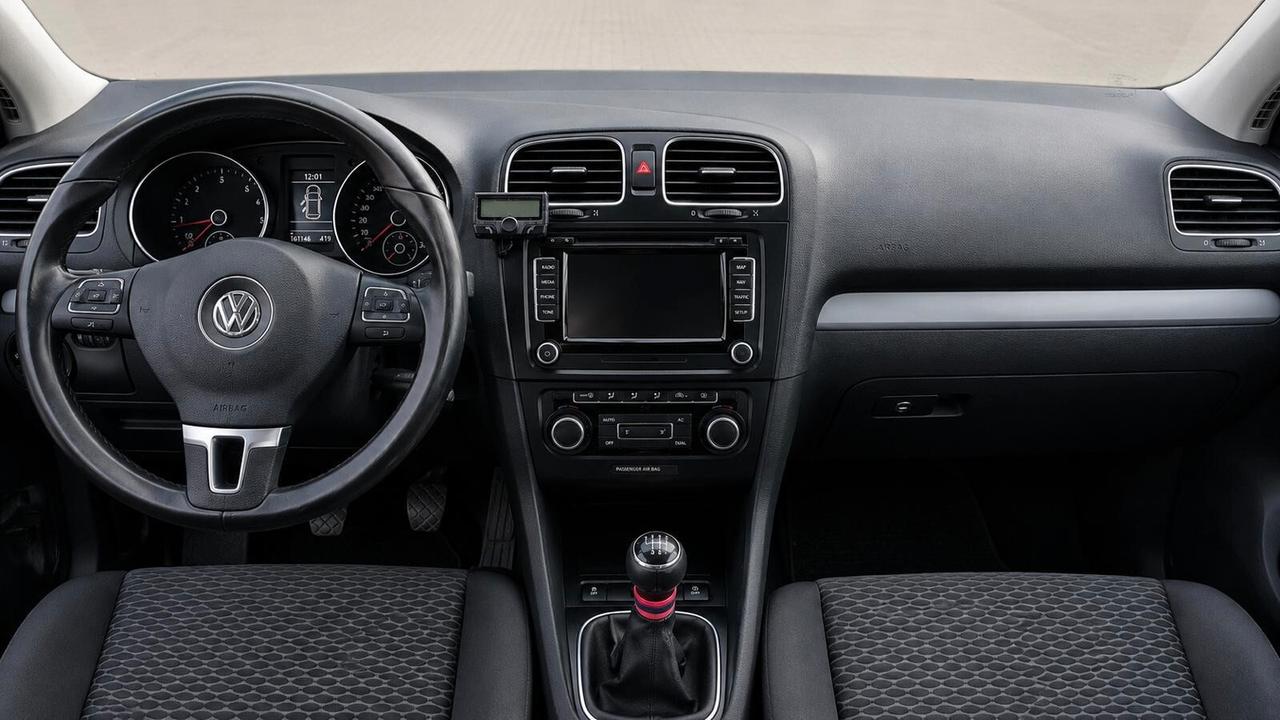 VOLKSWAGEN GOLF 6 1.6 TDI 105 CV – FULL OPTIONAL – DISTRIBUZIONE E FRIZIONE FATTE – € 5.190